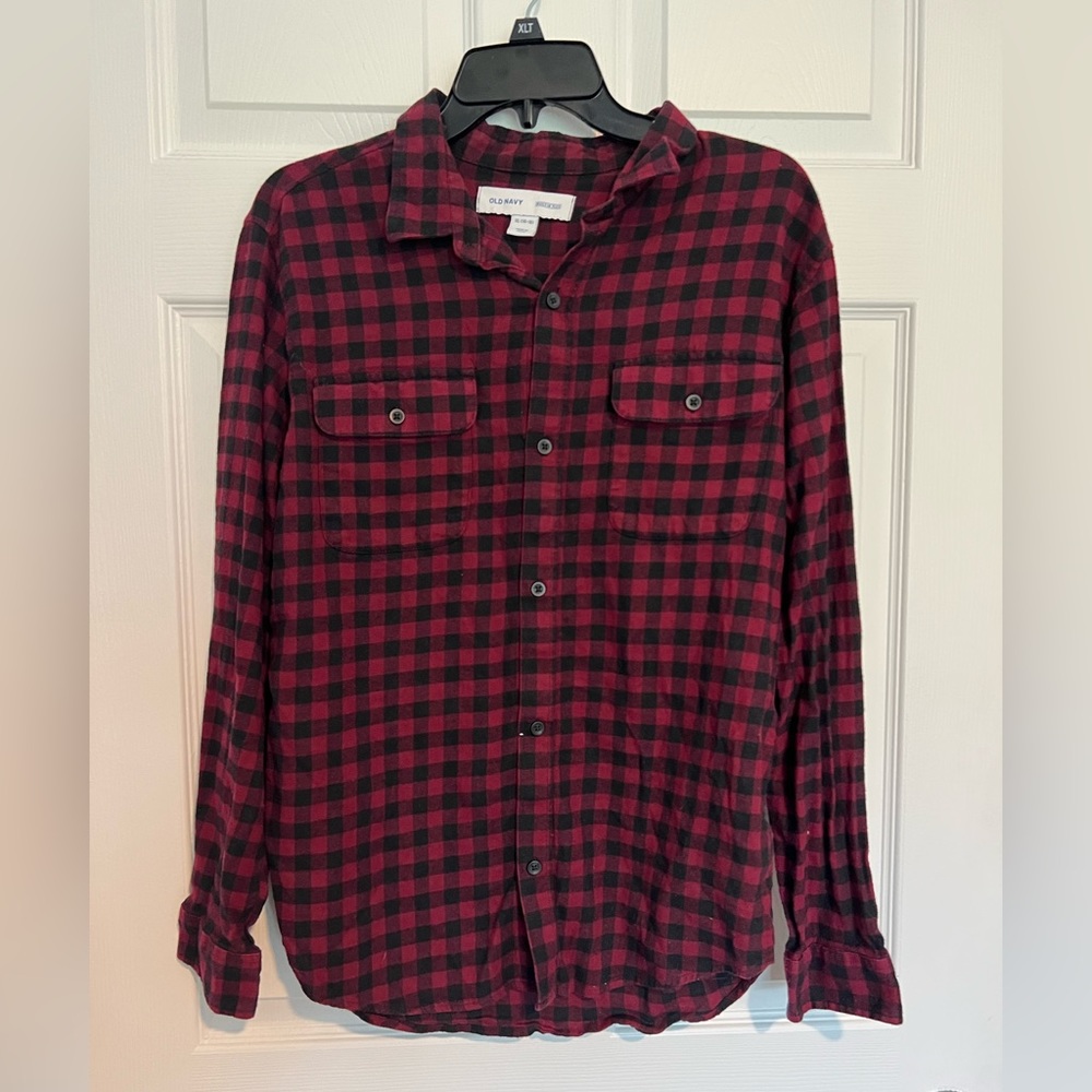 Girls Old Navy size 14-16 buffalo check flannel in maroon and black.